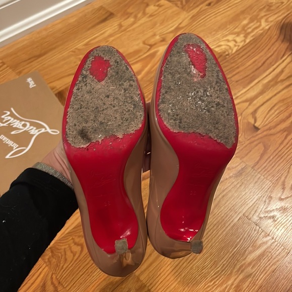 Louboutin Simple Pump in Nude Patent Calf - sz 36 - Picture 4 of 6